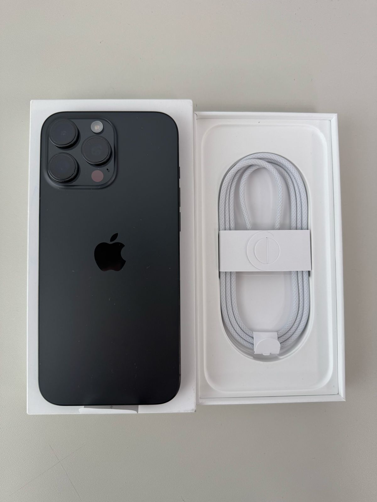iPhone 16 Pro Max 512GB Titânio Preto - Seminovo